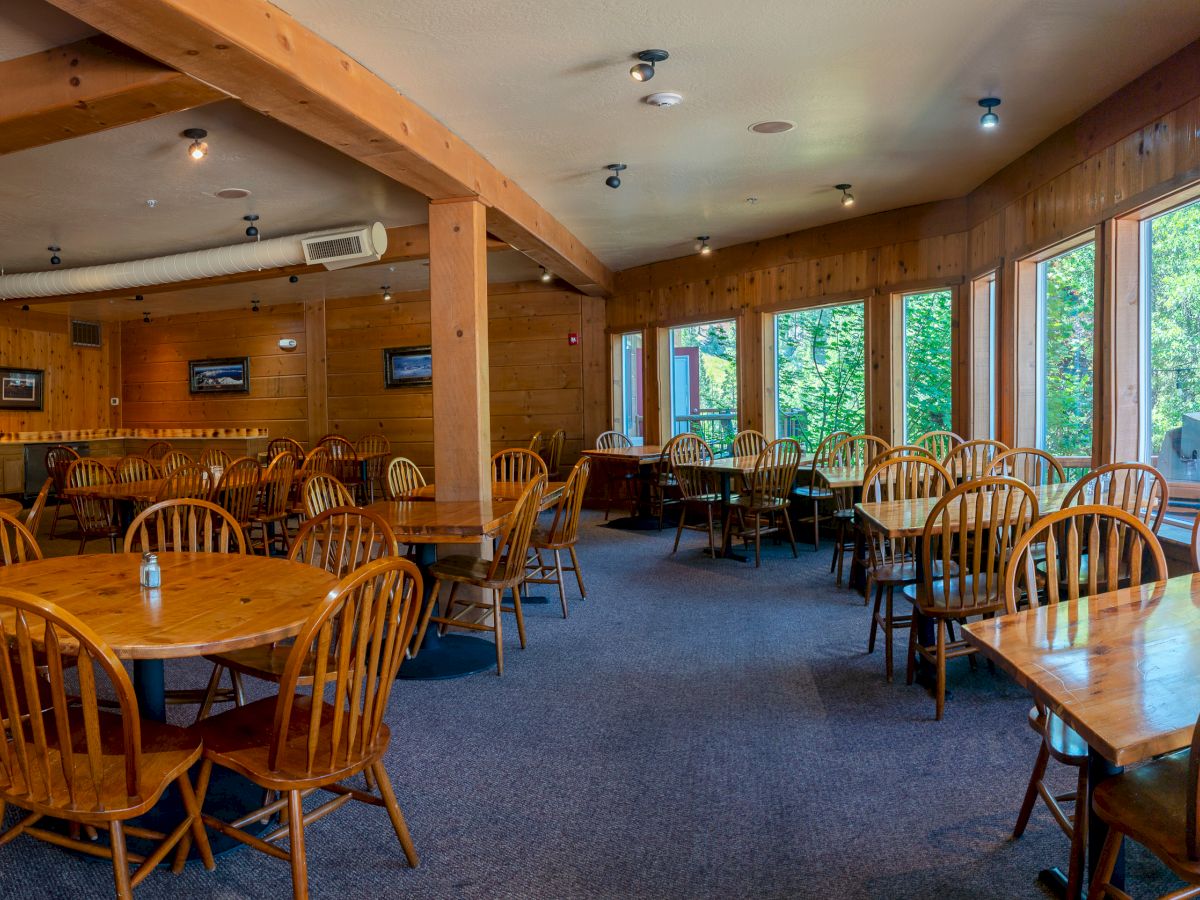 Callahan S Mountain Lodge Ashland Oregon Hotel With Jacuzzi Room Kitchenettes